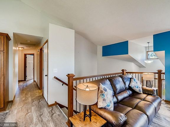 5th image of 12028 Urbank Cir NE