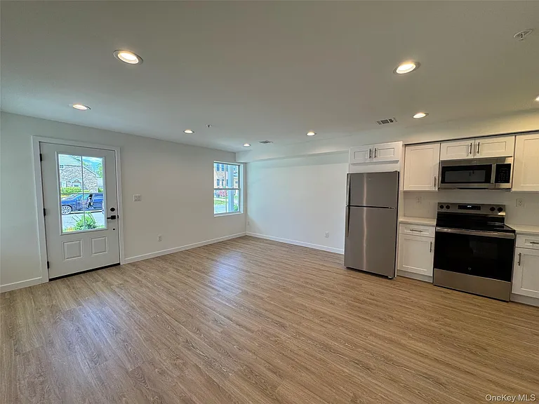 13 Park Ave — Photo 4