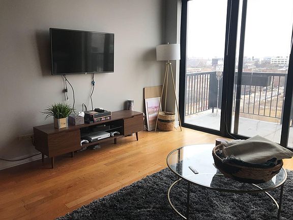 2nd image of 833 W 15th Pl Unit 800