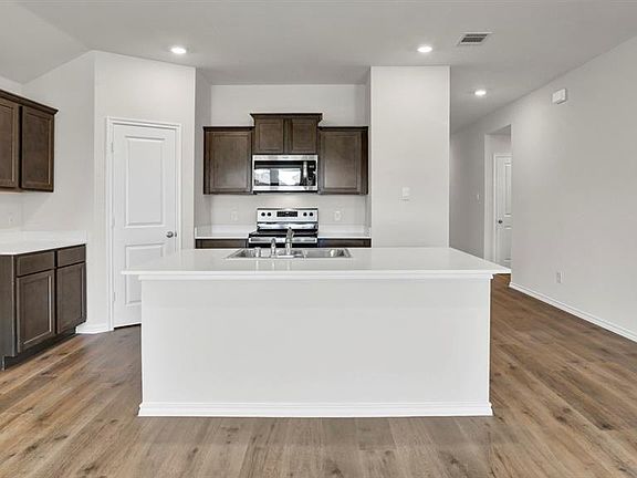 4th image of 220 Greenshade Ln #220