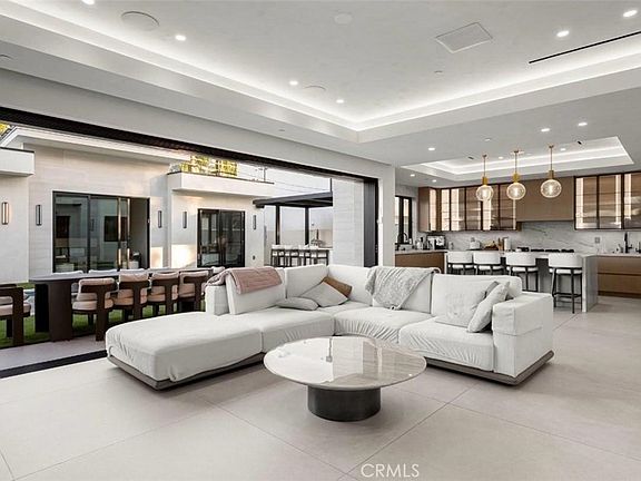 5th image of 5028 Lindley Ave