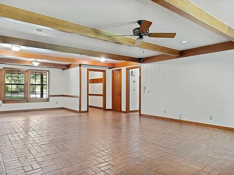 1600 E Covell Rd — Photo 12