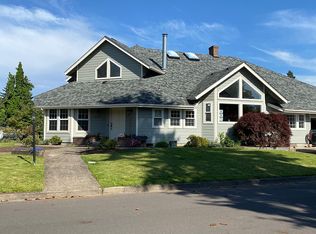 2415 17th Pl, Springfield, OR 97477