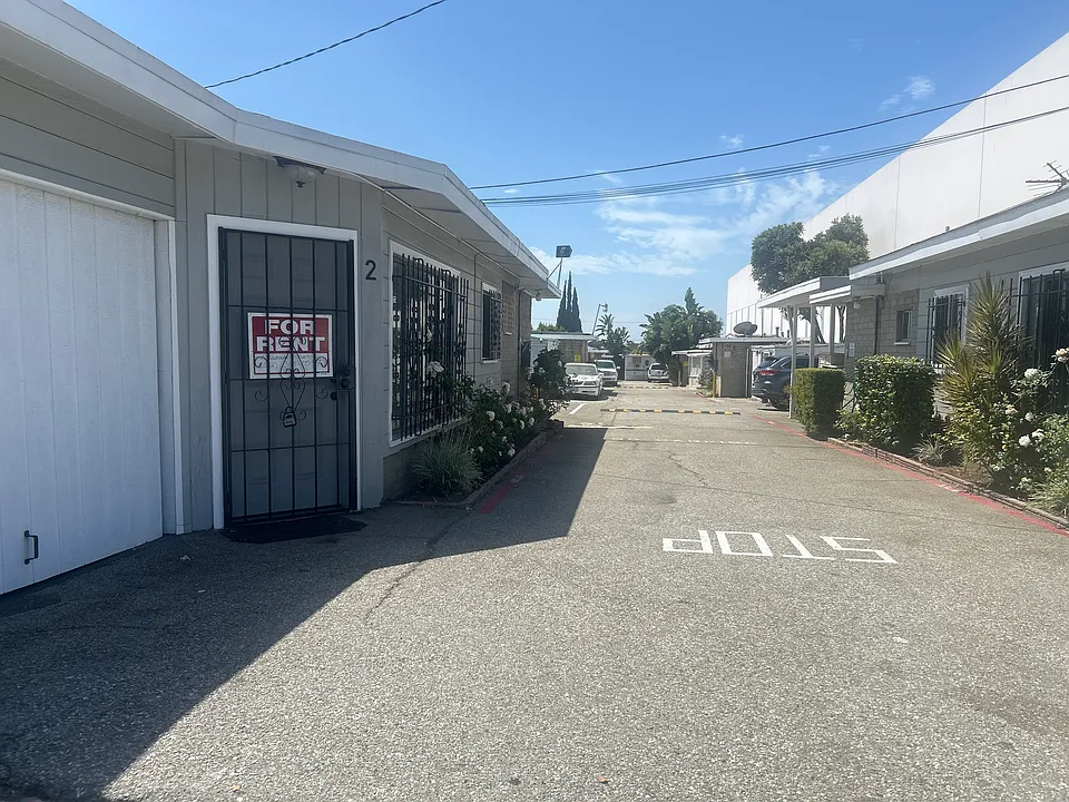 1622 W El Segundo Blvd #2