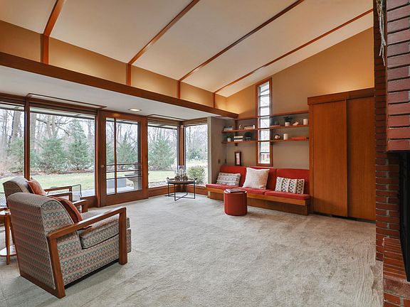 4th image of 544 White Oak Pl