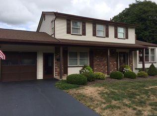 122 Yarkerdale Dr, Rochester, NY 14615