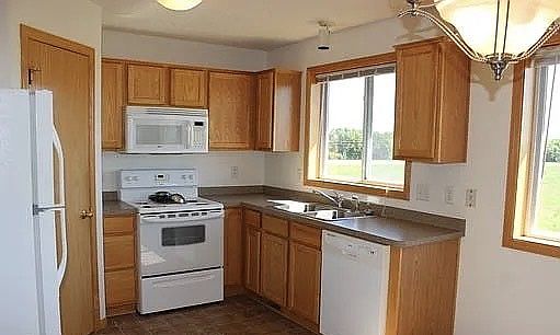 2nd image of 4396 Blakewood Dr