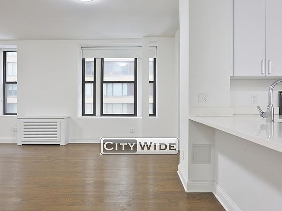3rd image of 200 W 58th St APT 4E