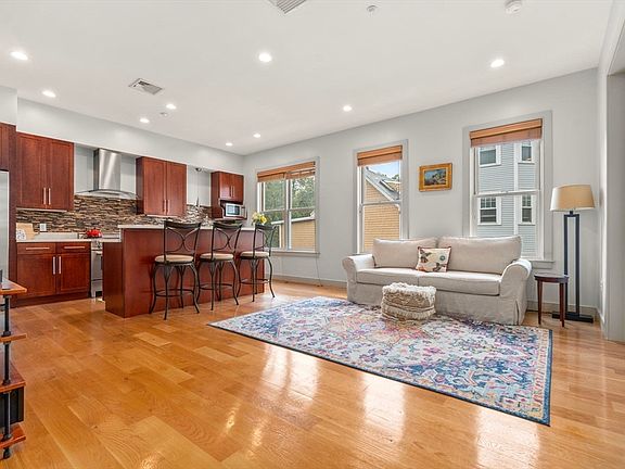 5th image of 45 Vinton St Unit 1