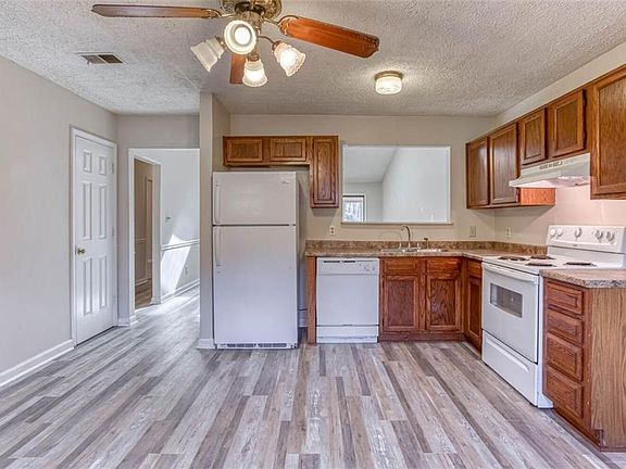 3rd image of 5107 Hill Farm Dr NE