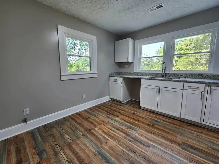 112 Jackson Ave — Photo 7