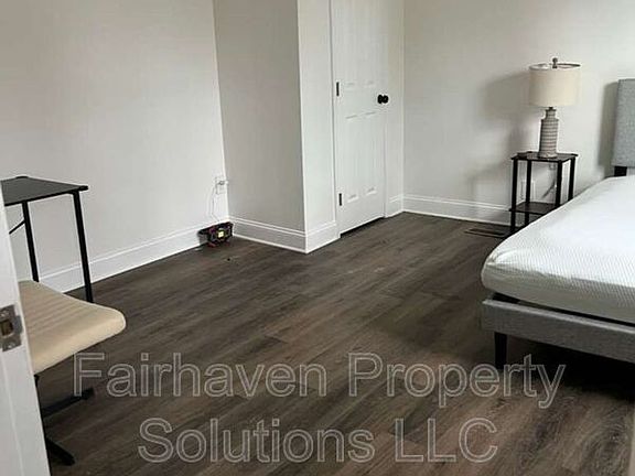 4th image of 2827 E 5th Ave