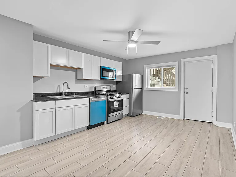 2228 S Wood St #1 — Photo 7