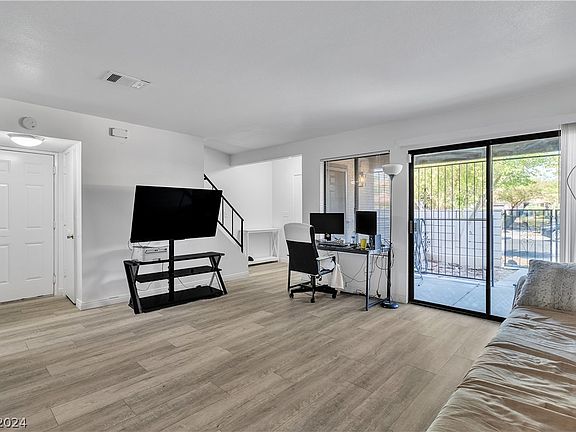 5th image of 5107 Village Dr #0