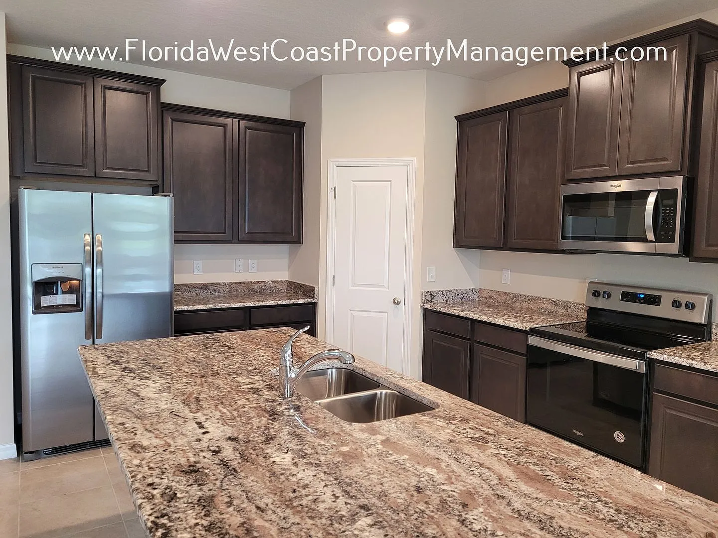 Large Parrish Home Available Now! 3 Bedrooms/ Plus Bonus /Office ! — Photo 2