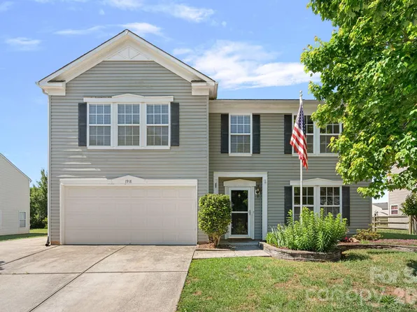 1918 Leesburg Dr, Clover, SC 29710
