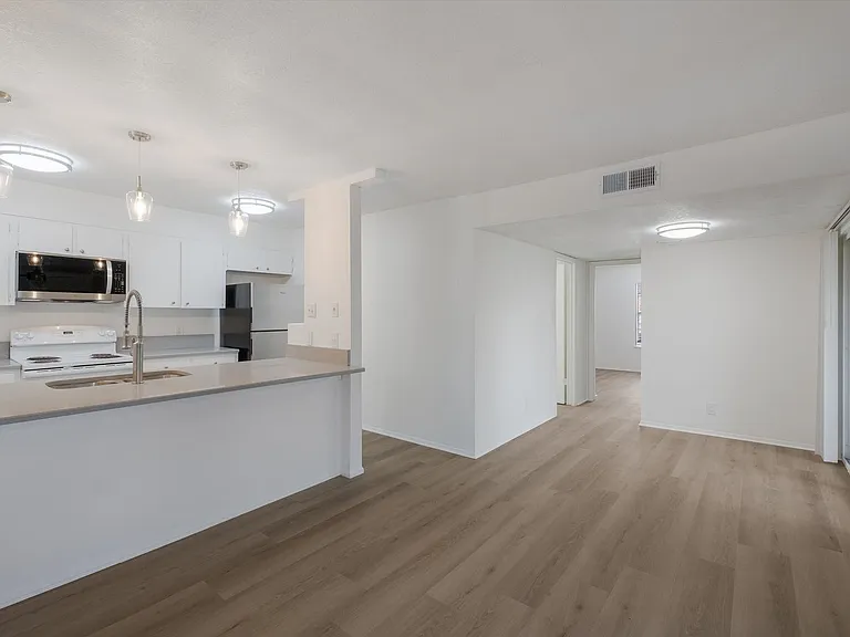 404 E Park Ave #12 — Photo 8