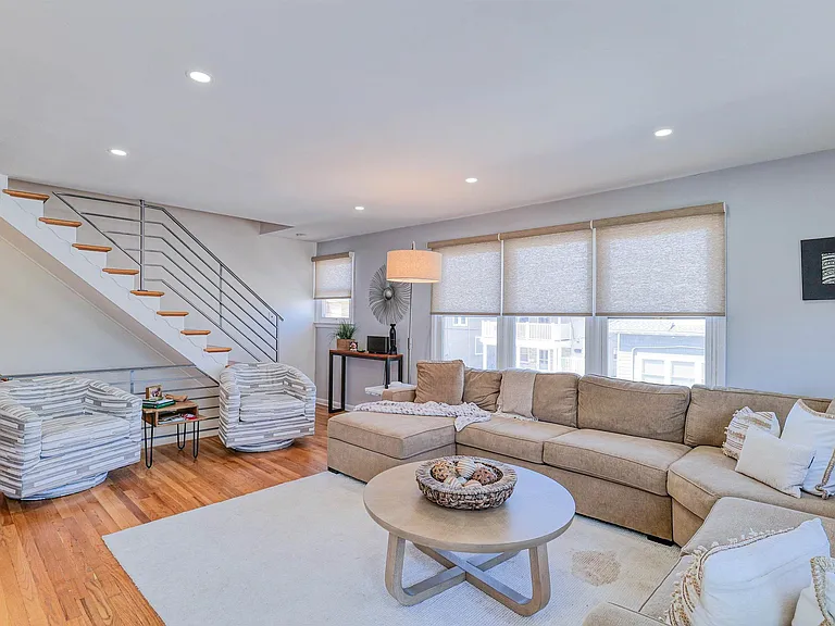 7000 Winchester Ave #TOP FLOOR — Photo 5