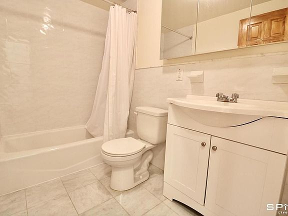 4th image of 346 W 47th St APT 5c