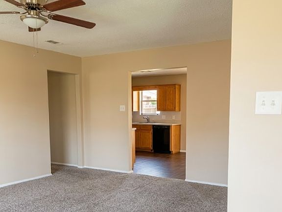 4th image of 3101 Thoroughbred Dr