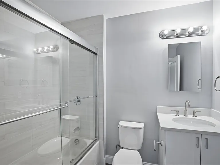 632 Centre St #302 — Photo 9