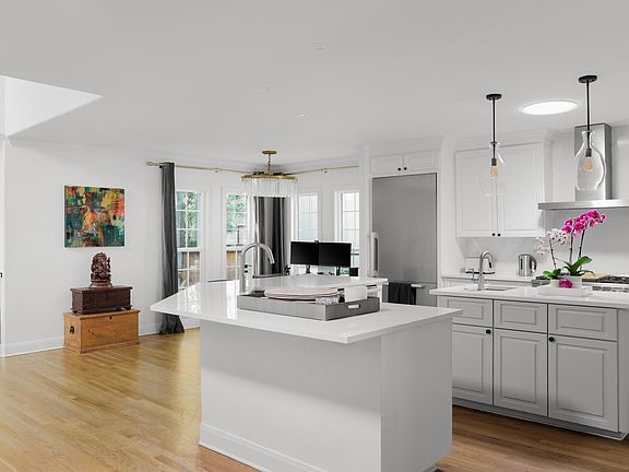 4th image of 2803 Bridle Path