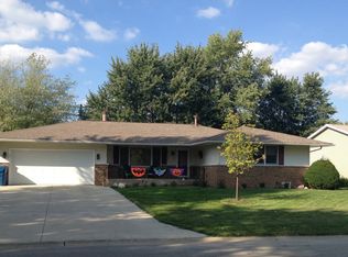 704 E Rosewood St, Watseka, IL 60970