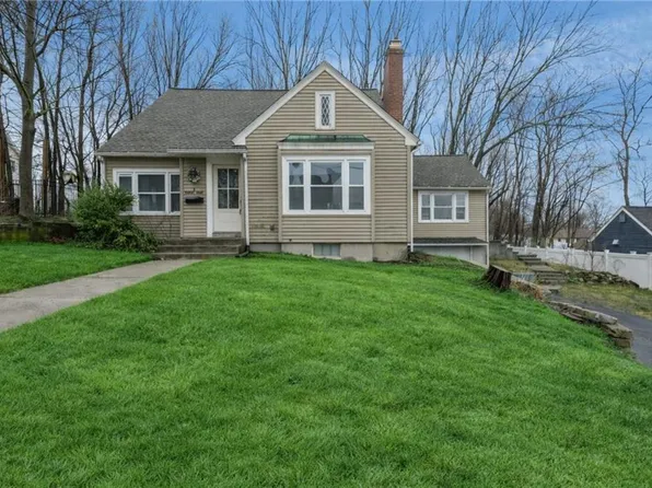 9 Country Pkwy, North Providence, RI 02911