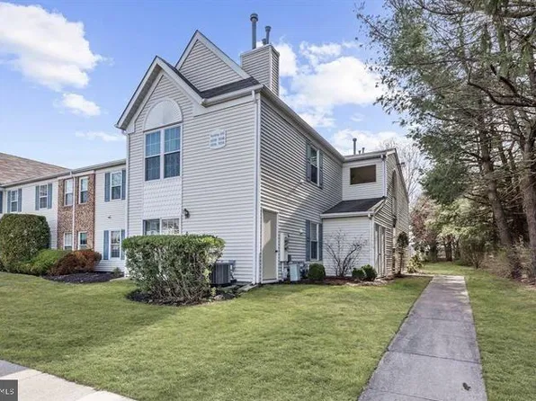 501 Ginger Dr, Mount Laurel, NJ 08054