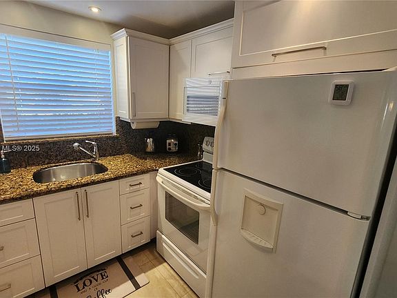 2nd image of 120 Lyndhurst #120-F