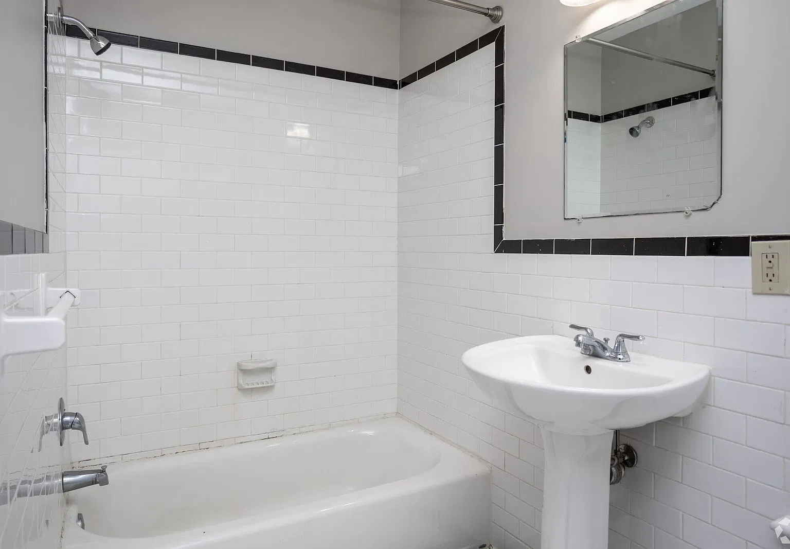 Katherine Court Apartments — Photo 4