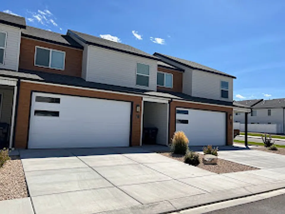 2086 N 325 W #19
