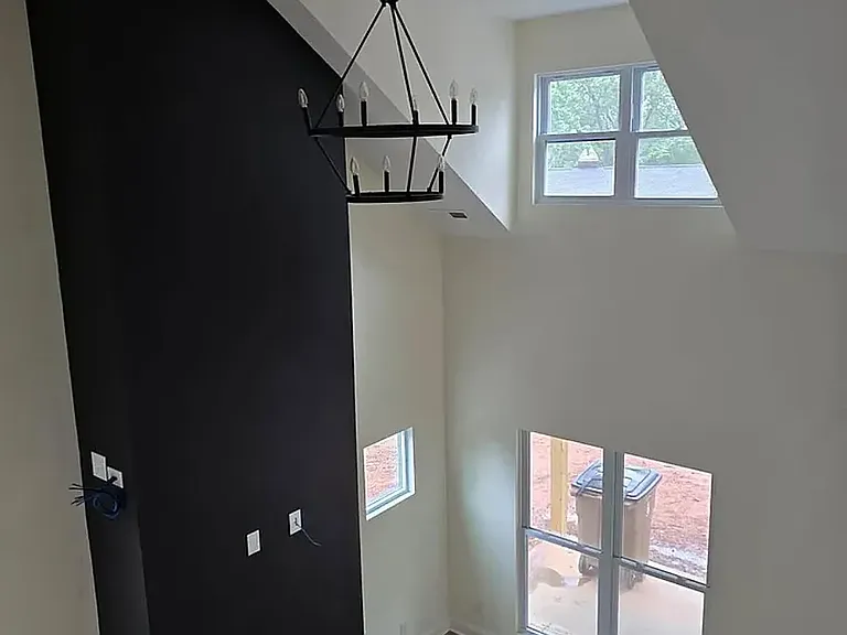 803 Churchill Dr — Photo 5