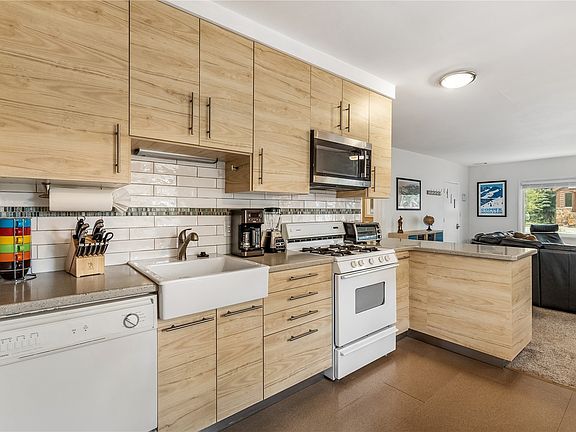 3rd image of 410 Galena Street