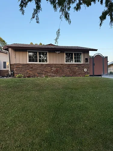 1250 Leonard Ave Photo 1