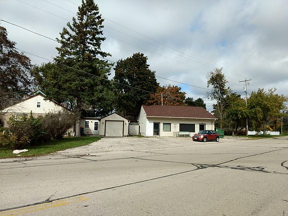5th image of W160N11720 Fond Du Lac Ave