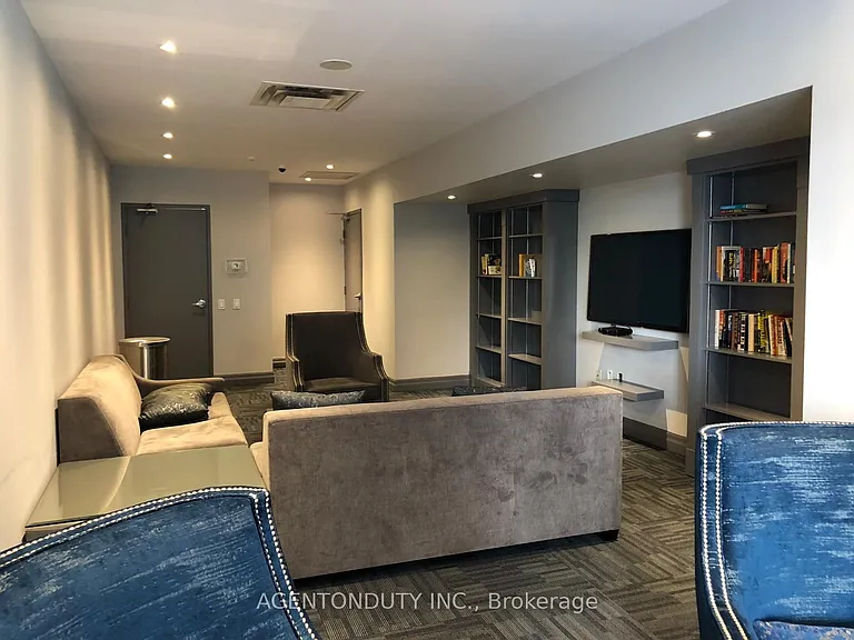 1121 Bay St #701 — Photo 28