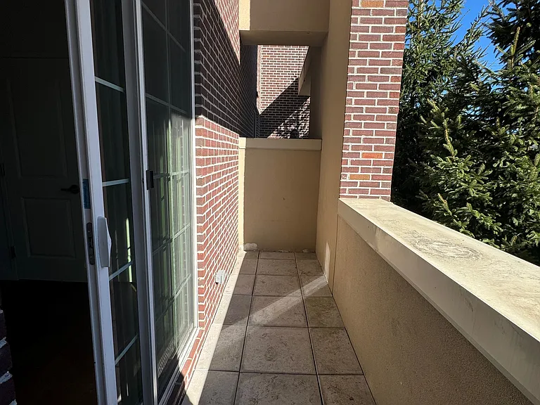 425 New York Ave #2 — Photo 4