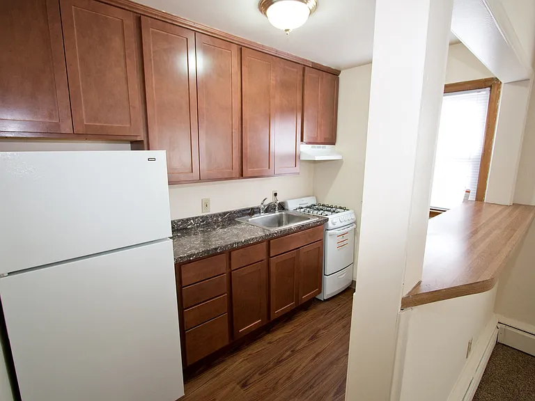 1600 Ford Pkwy — Photo 2