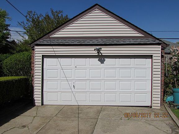 3rd image of 6316 Ellwell Cres
