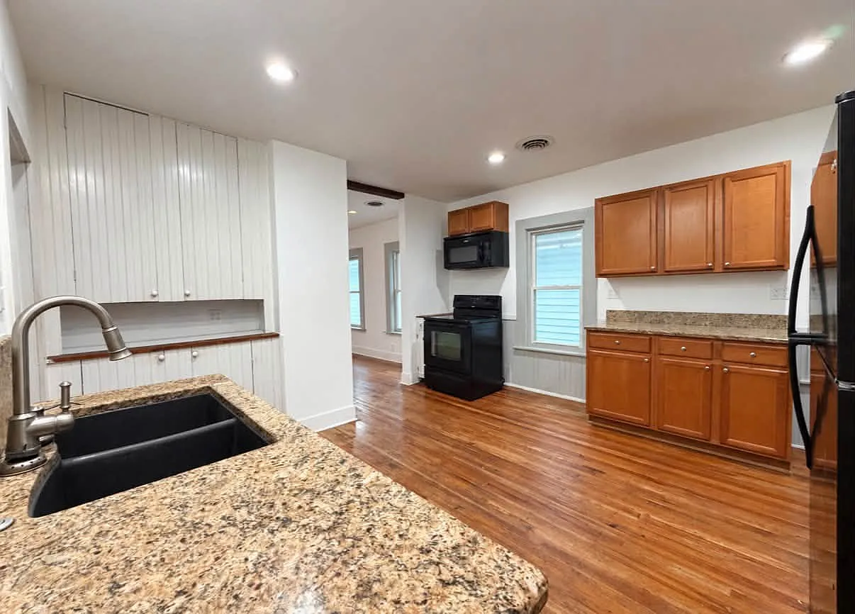 3 bed, 1280 sqft, $975 — Photo 2