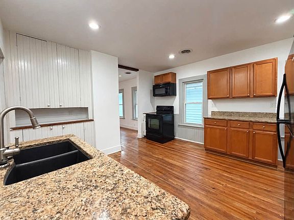 2nd image of 316 Swan St #2