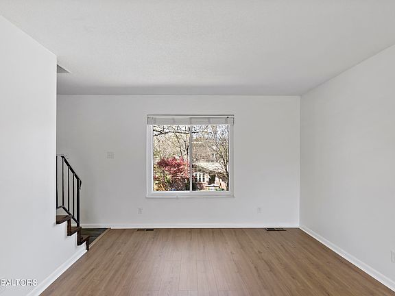 5th image of 1516 Moorgate Dr