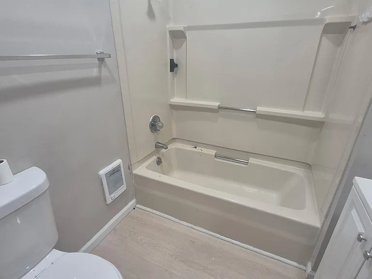 120 N Main St #5 — Photo 4
