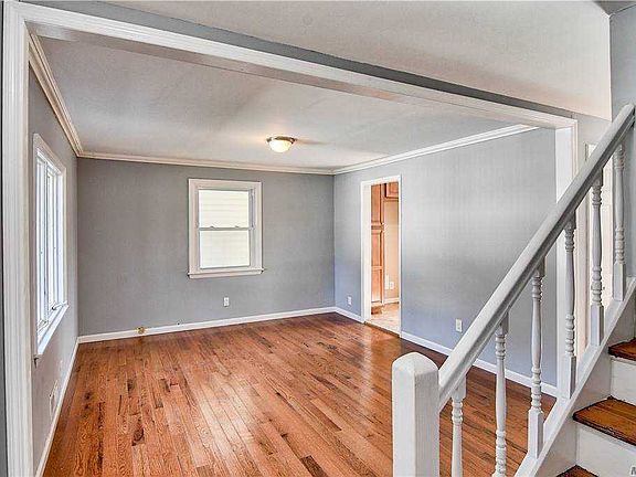 5th image of 11 Andrews Ave
