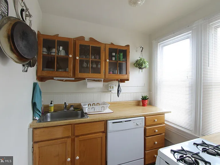 8422 Germantown Ave #2A — Photo 10