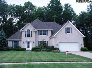 432 Crestwood Dr, Avon Lake, OH 44012