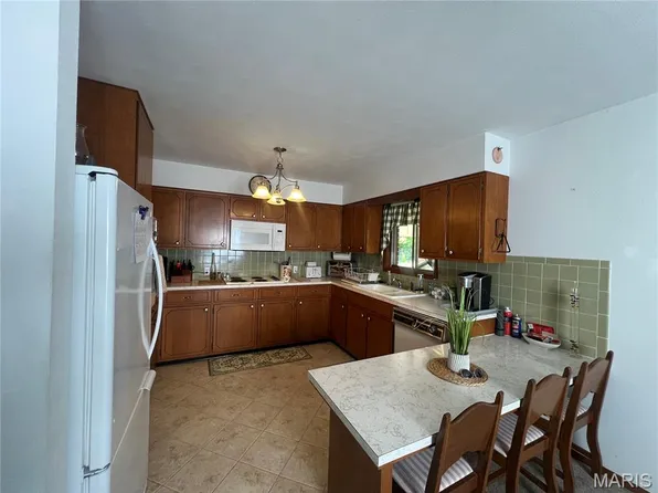 907 Henderson Ave, Poplar Bluff, MO 63901