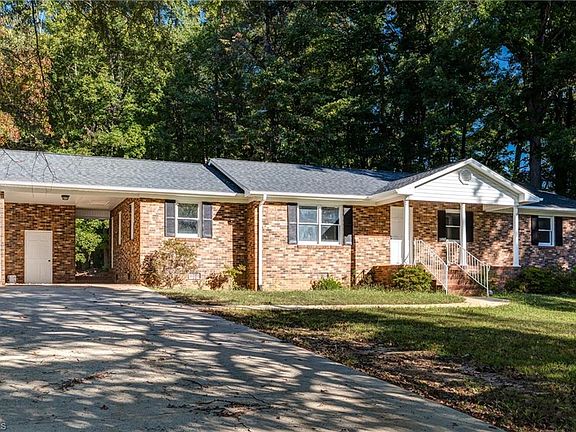 3rd image of 2402 Pine Ln