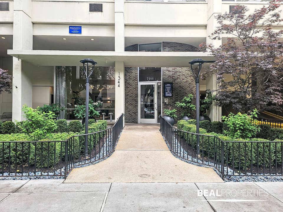 1st image of 1344 N Dearborn St APT 18K